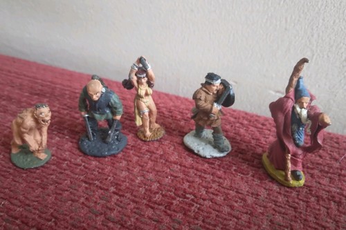Warhammer type painted figures - type,