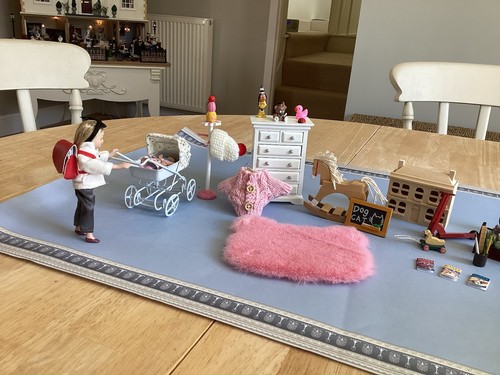 Dolls house scale - dolls,