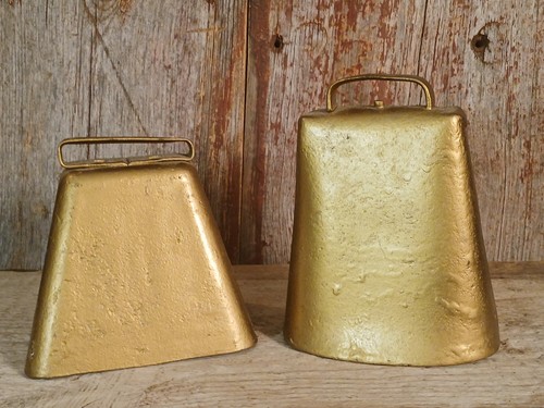 Large vintage metal cow - (2),