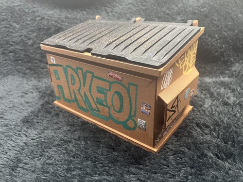 Graffiti dumpster miniature - -,