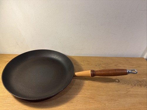 Creuset brown signature - le,