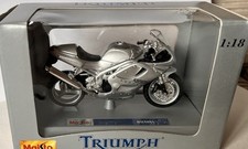 Maisto 1/18th Triumph Daytona Silver 955i Motorcycle 39341