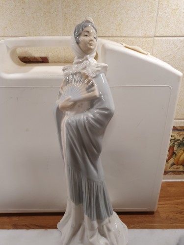 Rare retired lladro nao - lladro,