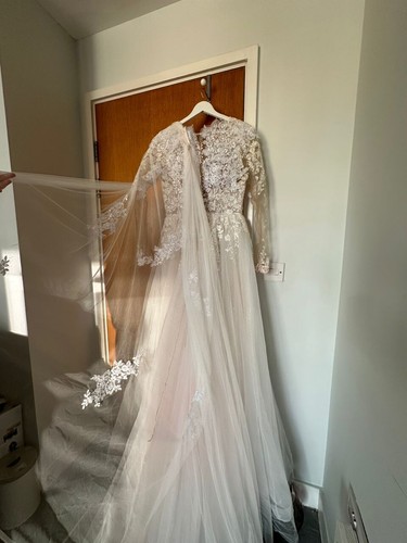 Modest wedding dress - in, great
