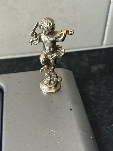 Cherub putting playing - putting, a