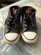 Converse Trainers Unisex Kids Size UK1.5. Black. Low Rise. SKU 79003