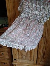 Topshop Women's Short Playsuit Size 10 Beige Pink Lacey Floral, Open Back, Zip