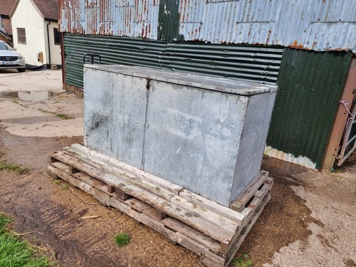 Large feed storage - /, bin