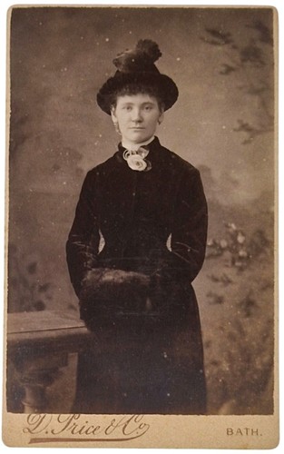 Cdv elegant lady fur hand - fur,