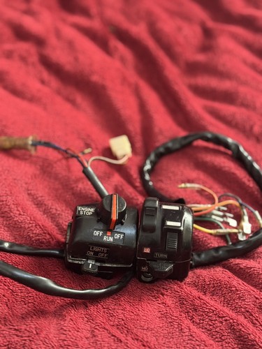 Handlebar switches left and