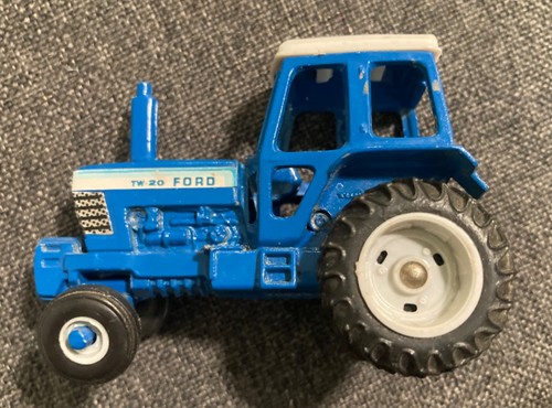 Ertl ford blue tractor - ford,