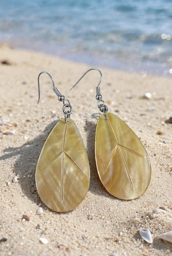 Yellow leaf teardrop shell - leaf,