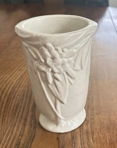 Mccoy pottery white leaves - 6",