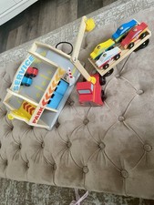 Melissa & Doug Service Station Parking Garage Wooden Toy