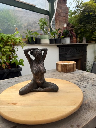 Handmade bronze effect female - bronze,