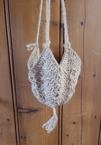 Macrame hanging plant - plant, pot