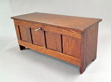 VINTAGE MINIATURE OAK 11.5 "