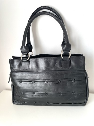 Womens hand shoulder - hand,