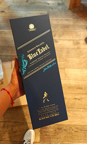 Empty box johnnie walker - "empty, box"
