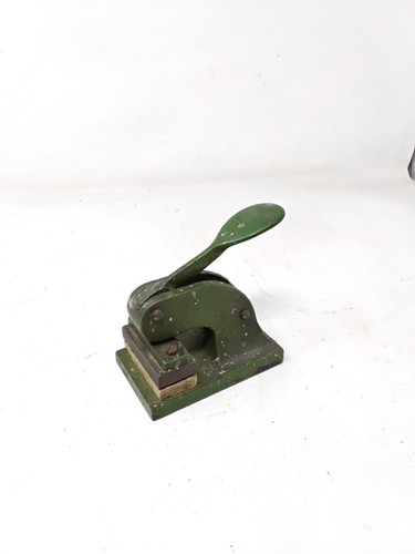 Vintage cast iron hand - vintage, seal