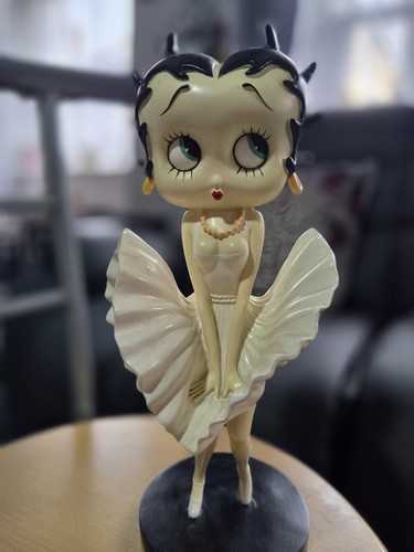 Betty boop figurine - figurine, on