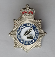 Metropolitan Police Schools Resource Officer Enamel Lapel Pin Badge.     PB5-830