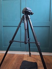 Velbon ex440 tripod. Great condition. Carry case included