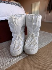 McKinley white women's lace-up snow boots