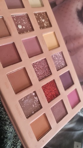 Huda beauty nude eyeshadow - huda,