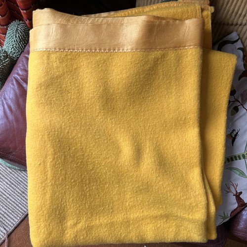 Vintage sleepy valley yellow - vintage,