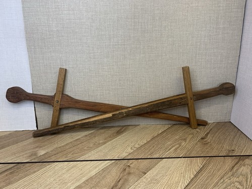 Rare carved wooden folk - 2x,