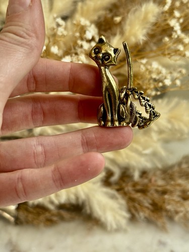 Brass cat ring holder - brass, –