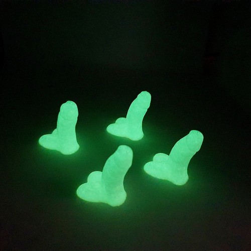 4pk glow the dark - *glow, dark*