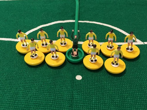 Subbuteo deluxe yellow and - subbuteo,