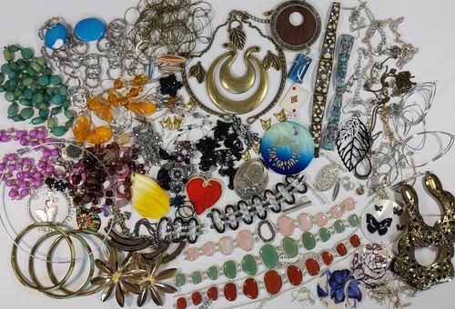 Broken costume jewellery job - broken,