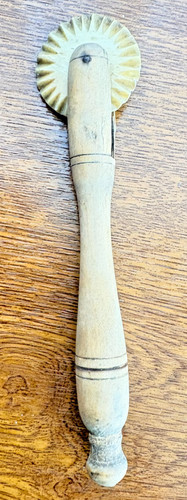 Pastry wheel pie - wheel, crimper