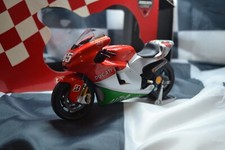 MINICHAMPS - 2006 DUCATI DESMOSEDICI - LORIS CAPIROSSI - 1/12 SCALE MODEL BIKE