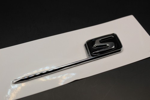 Badge chrome black - s,