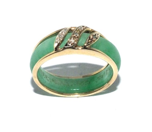 9ct gold ring with - jade, insert
