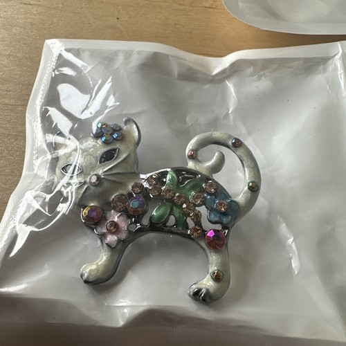 Brooches costume jewelry - 3,
