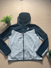 Nike tech fleece size medium