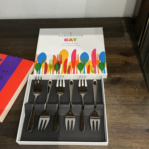 Dartington eat set - eat, pastry