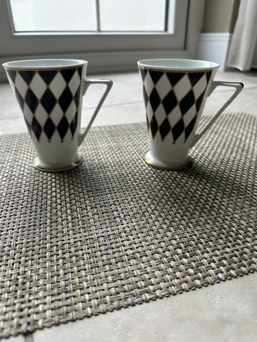 2xharlequin wren fine bone - by,