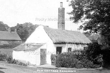 Ntr-33 Old Cottage, Seacroft nr Leeds, Yorkshire. Photo