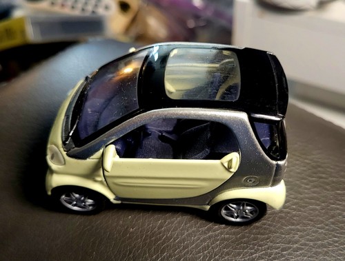 Maisto scale diecast - 1/33,