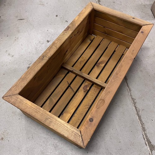 Tom chambers trough planter - chambers,