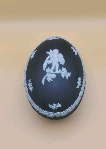 Wedgwood black basalt - black,