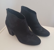 Ladies Black Boots Size 6 Wide