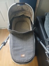 Mamas and Papas URBO2 In Chestnut Tweed Carry Cot, Seat, Footmuff, Rain Cover