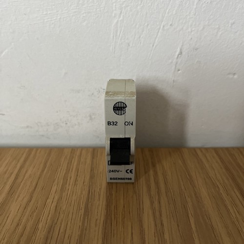 Wylex 32a mcb - mcb, plug